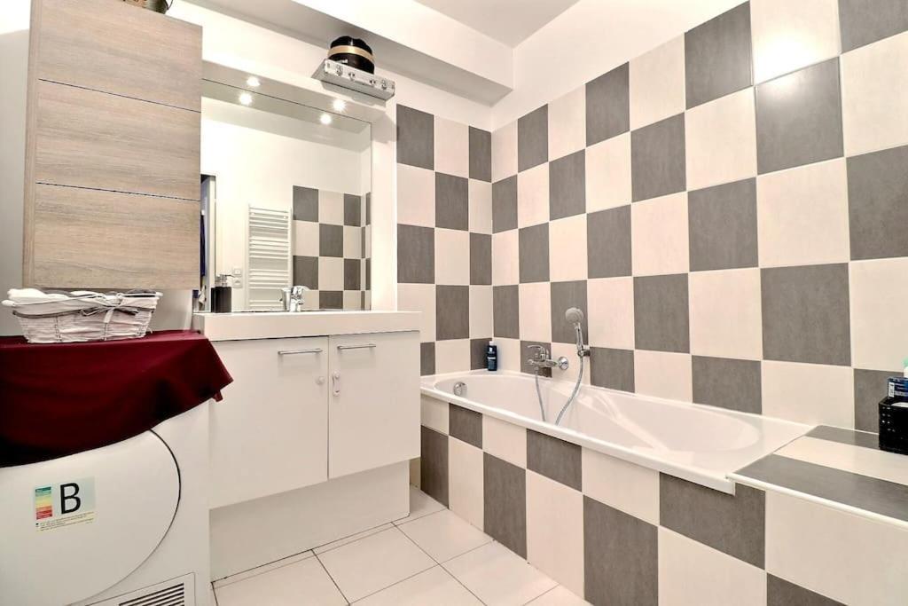 Tres Bel Appartement Contemporain Et Calme Fréjus Exteriér fotografie